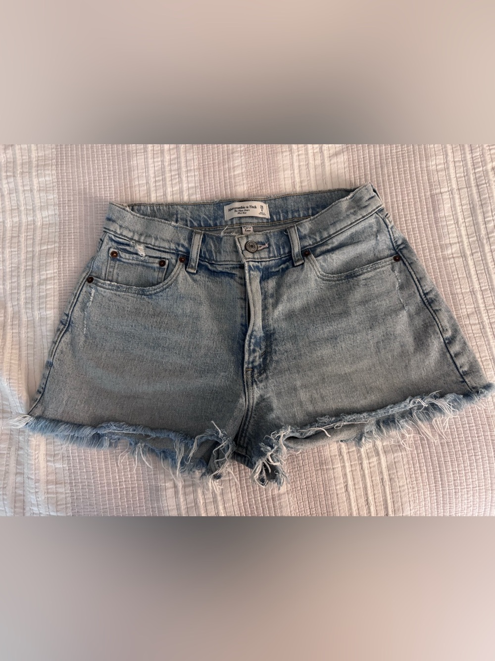 Abercrombie & Fitch Light Wash Denim Mid Rise Mom Short